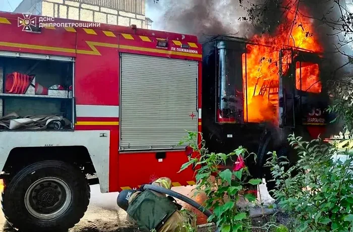 Окупанти обстріляли рятувальників під час гасіння пожежі на Дніпропетровщині
