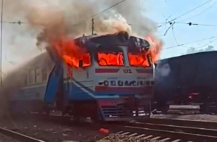 Росіяни атакували електропоїзд: загинула пасажирка, є поранені