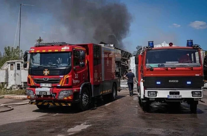 Ранкова атака на Київщину: у Броварському районі спалахнули пожежі, є руйнування
