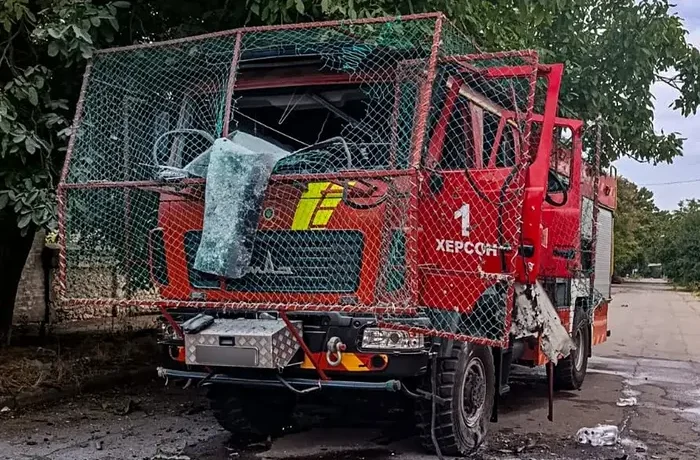 У Херсоні росіяни атакували автоцистерну ДСНС: постраждав водій (фото)