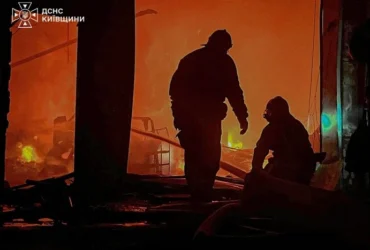 РФ двічі вдарила по «Київмедспецтрансу»: згоріли п’ять карет швидкої