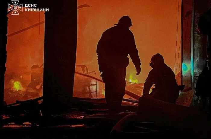 РФ двічі вдарила по «Київмедспецтрансу»: згоріли п’ять карет швидкої