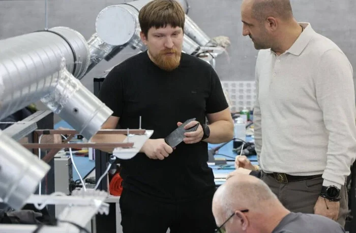 У Росії вибухнуло авто директора заводу, який виробляє FPV-дрони: він у реанімації