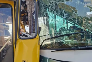 На Київщині лоб до лоба зіткнулися маршрутка та пасажирський автобус