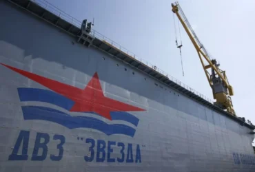 Попри санкції: РФ вивела в море ще один криголамний танкер для ЗПГ