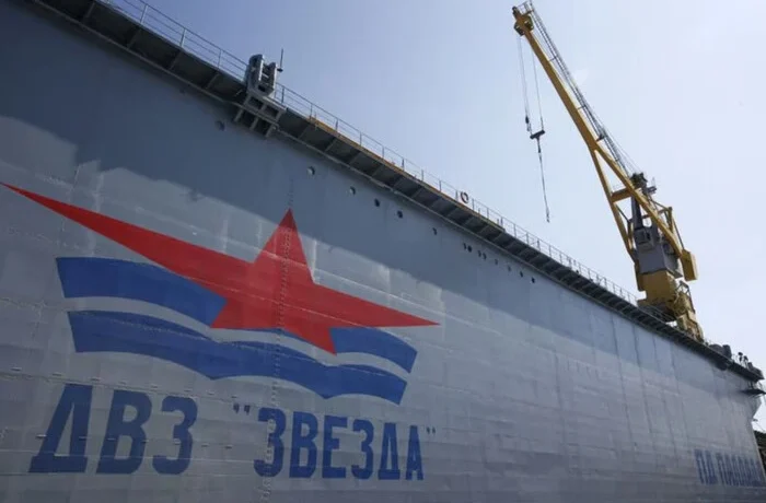 Попри санкції: РФ вивела в море ще один криголамний танкер для ЗПГ
