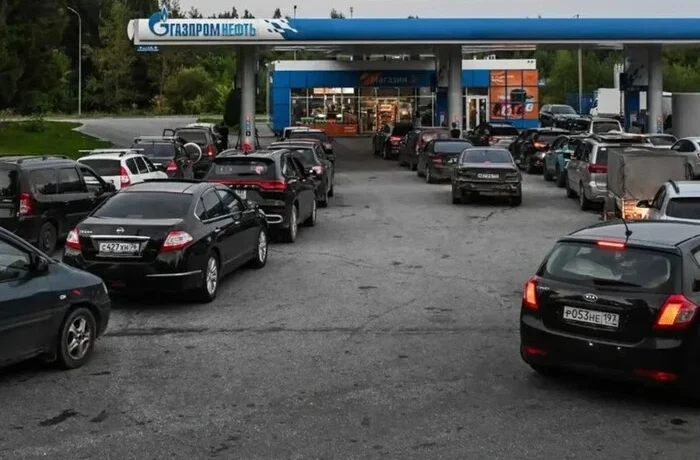 Скарги на дефіцит бензину обернулися для росіян затриманнями