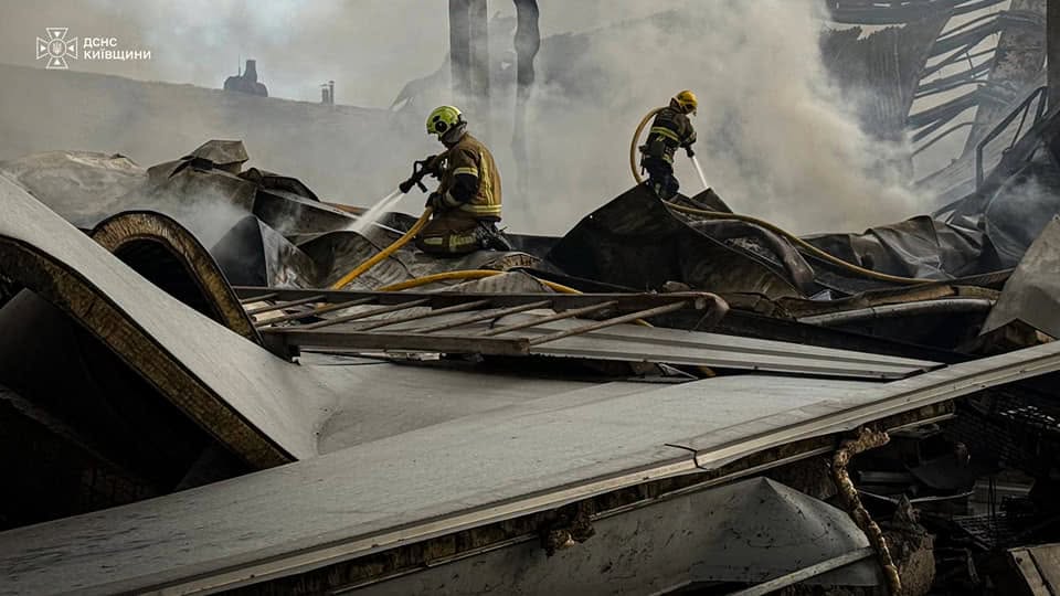 На окремих локаціях ще помітне задимлення