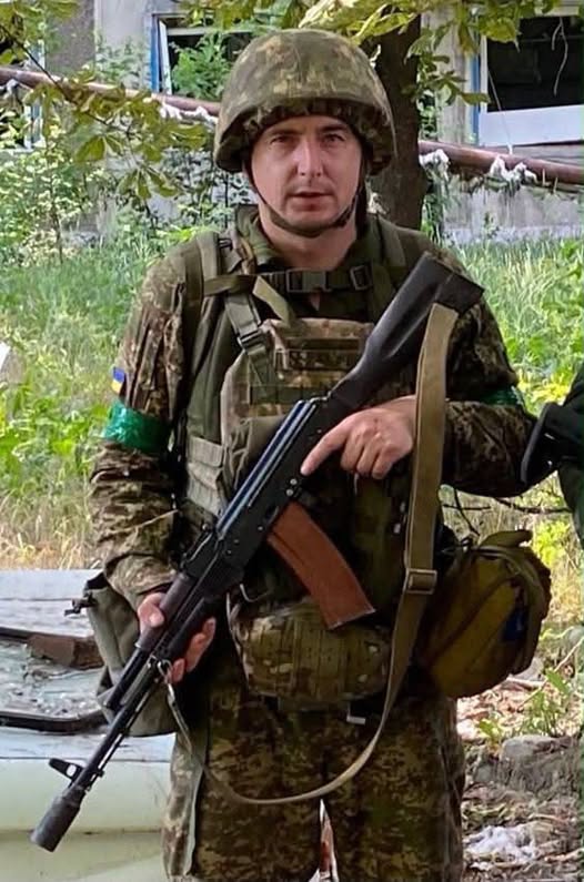Олександр Бутенко служив у військовій частині 3018 у Гостомелі на посаді солдата взводу протитанкових керованих ракет.