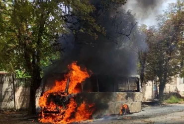 У Нікополі через атаку згорів рейсовий автобус, загинув водій