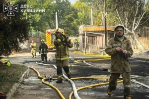 Рятувальники загасили чотири пожежі на Київщині після ворожого обстрілу