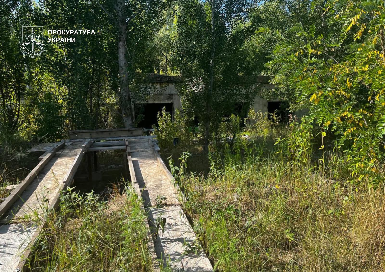 Приватне товариство самочинно звело громадські будівлі на столичній Троєщині
