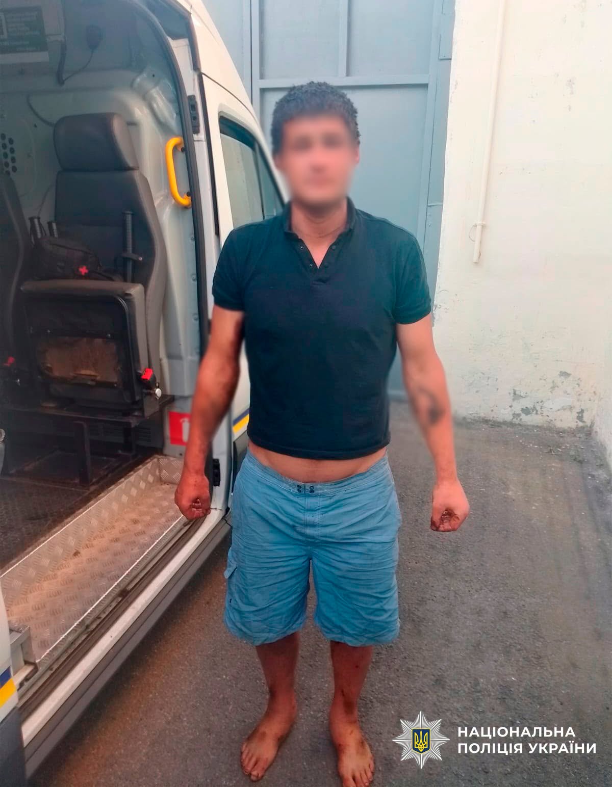 «Гай Річі відпочиває»: киянин заліз у бочку зі смолою заради грабунку та розсмішив мережу фото 2