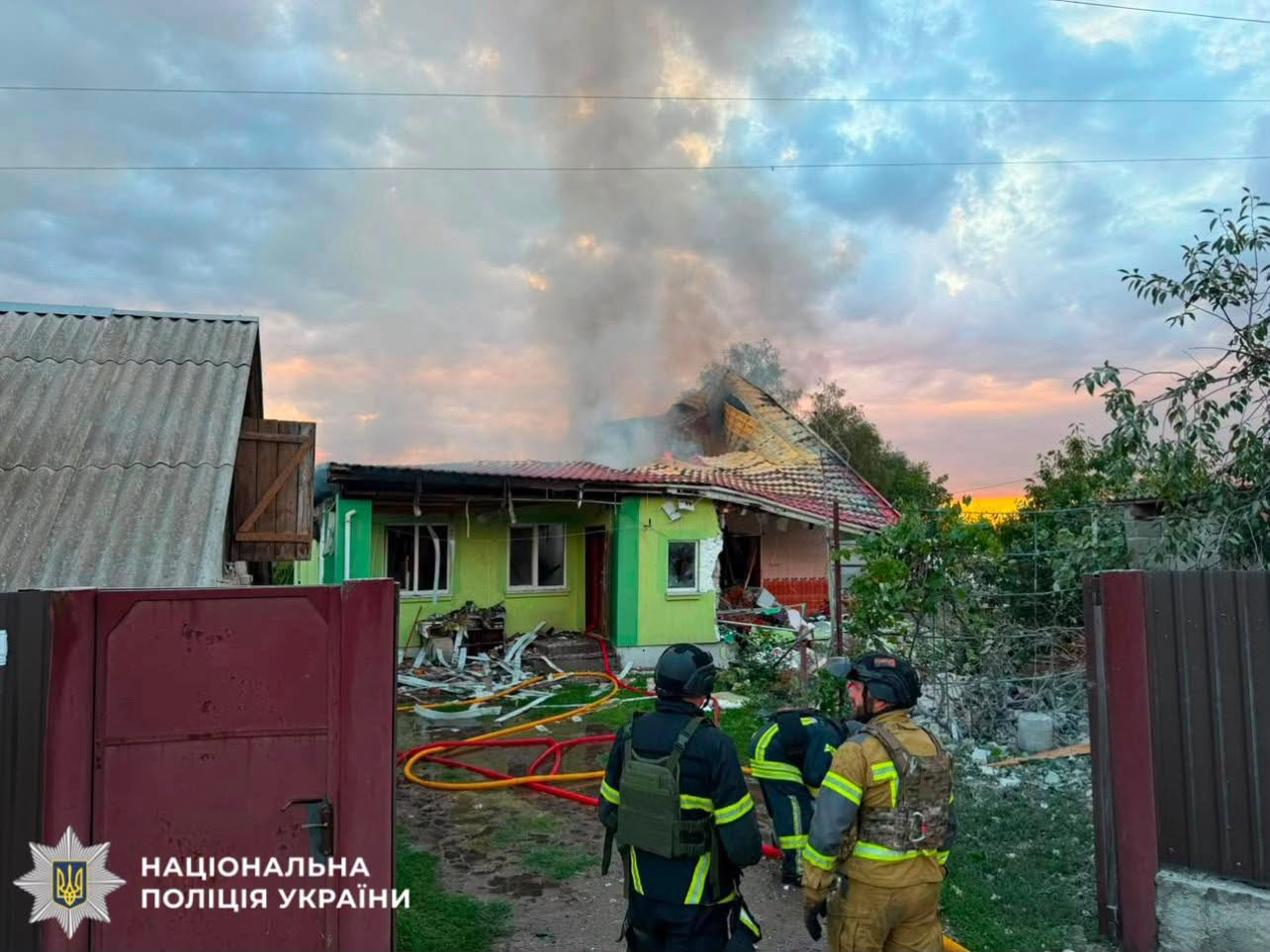 Пожежа у будинку після атаки росіян на Київщину. 20 серпня 2026 року