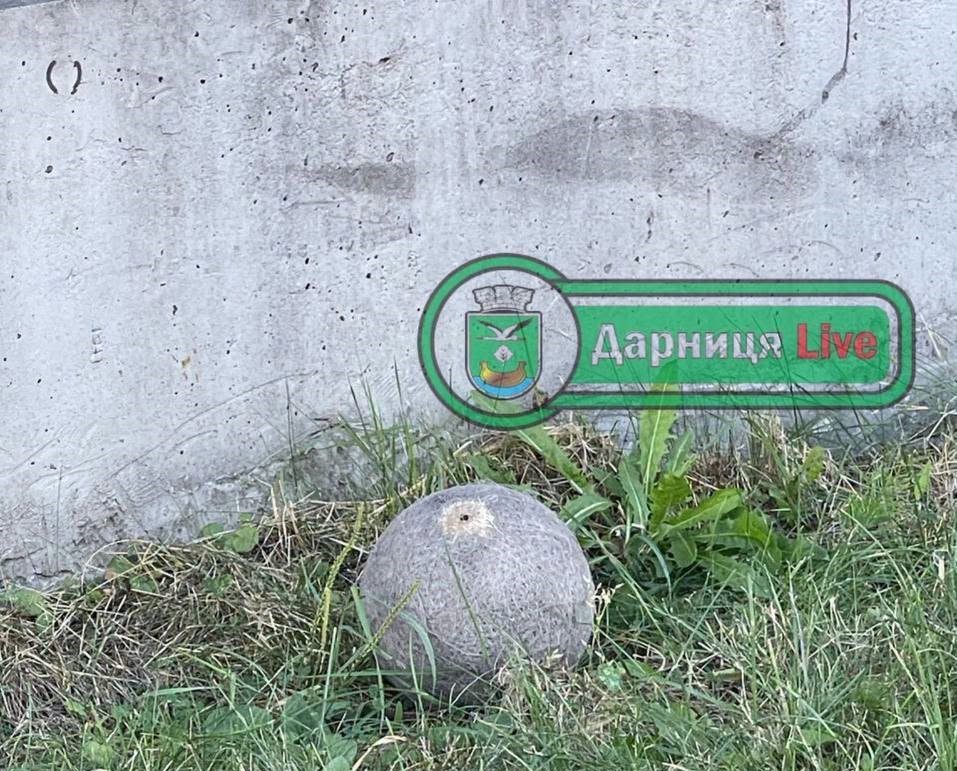 Небезпечна знахідка поблизу гіпермаркету «Ашан» на вулиці Здолбунівській, 17