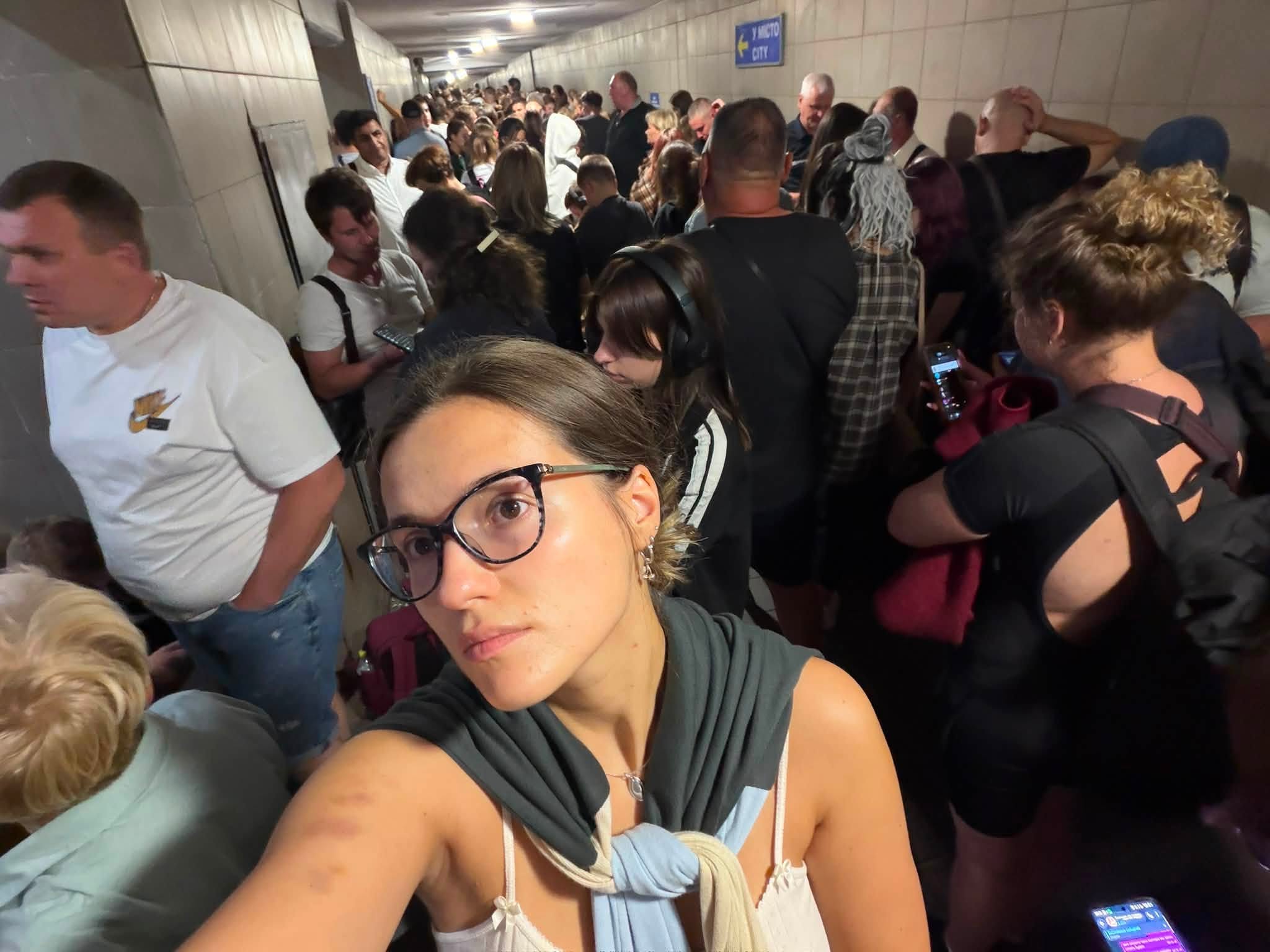 Фотографка показала, що відбувалося в укритті на Центральному вокзалі під час тривоги у ніч на 20 серпня 2026 року