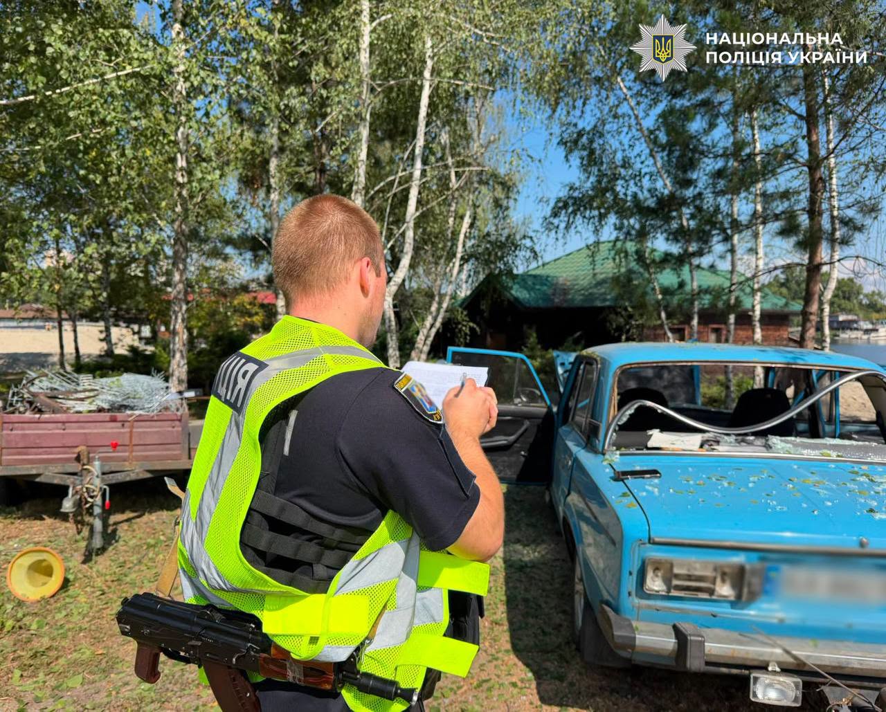 Пошкоджена дроном автівка у Києві