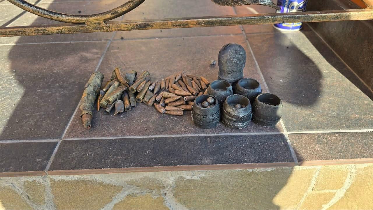 Уламки боєприпасів, зібрані Кузьміним