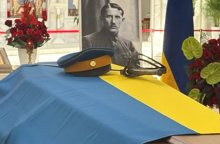 Прах Євгена Коновальця доправлено до Києва: де й коли відбудеться прощання