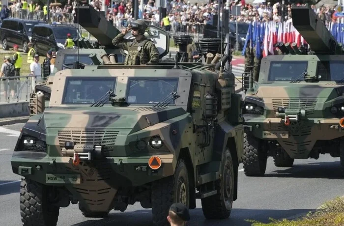 Польща не запросила Україну на військовий парад у Варшаві