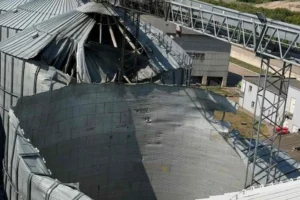 Росіяни вдарили ракетою по елеватору на Сумщині: знищено запаси зерна