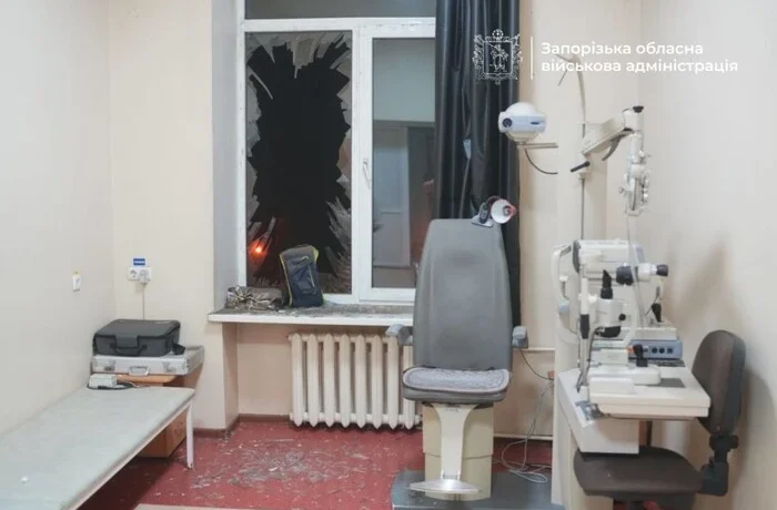 Ворог ударив по території дитячої лікарні у Запоріжжі
