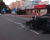 У Борисполі автівка потрапила під обстріл, двоє пасажирів дивом вижили