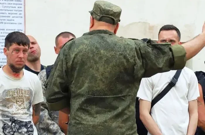 Росіяни створили добровольчі патрулі, щоб не дати забирати чоловіків на фронт