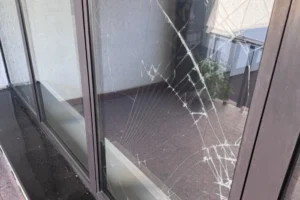 Під час нічної атаки РФ на Київ пошкоджено будівлю посольства Литви