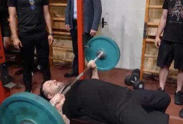 Зеленський підняв штангу та постріляв із лука на змаганнях ветеранів (відео)
