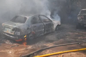 Удар по Запоріжжю: поранено людей, спалахнула пожежа на автостоянці (фото)