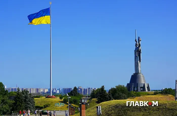 35 років незалежності поставили українців перед складним вибором – Bloomberg