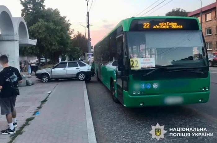У Білій Церкві водій автівки збив жінку на зупинці
