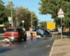 У Подільському районі Києва авто провалилося у яму через аварію на водогоні (фото)