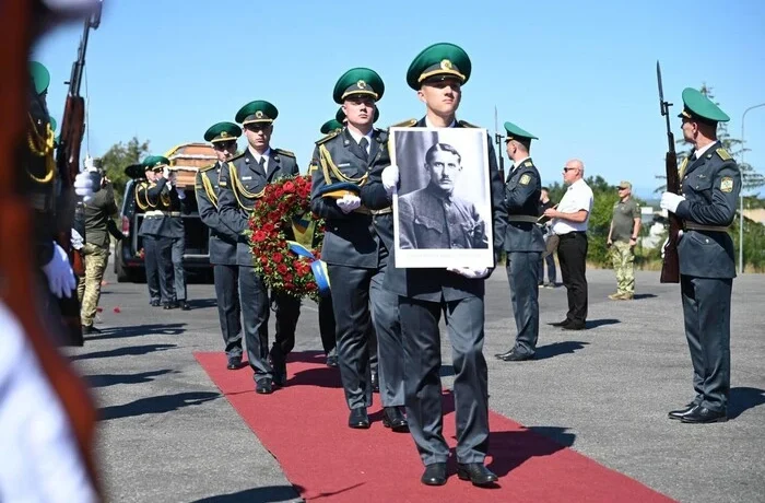 Прах полковника армії УНР Євгена Коновальця повернено в Україну