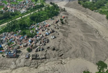Масштабна повінь у Непалі: що відомо про зниклих українців
