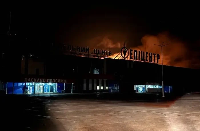 Росія атакувала Запоріжжя: під удар потрапили торговий центр і підприємство