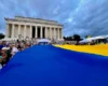У центрі Вашингтона замайорів величезний прапор України (фото)