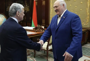 Горілка, жарти й компліменти. NYT розкрив секрет переговорів Лукашенка з посланцем Трампа