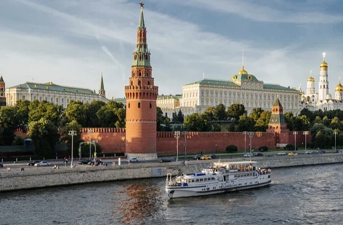 Жителі Москви писали про потужний вибух: що відомо