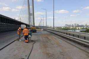 Рух естакадою Південного мосту буде обмежено через ремонт (схема)