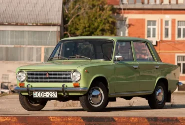 За зарплату купляли «Жигулі». Стало відомо, скільки отримували нардепи I скликання