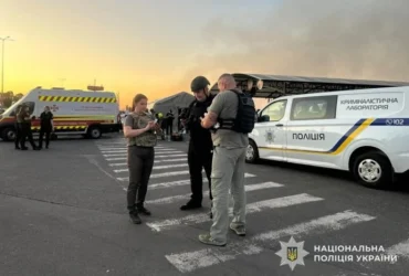 Патрульні показали перші хвилини після удару по ТЦ у Кривому Розі (відео)