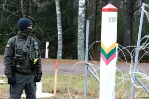 Одна з країн облаштує оборонні рови на кордонах із Росією та Білоруссю