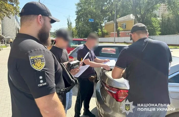 Поліція викрила шахраїв, які під час ефірів у TikTok виманювали гроші в українців