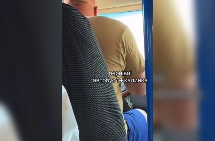 «Воюють, бо дурні»: у Чернівцях водій автобуса образив військових