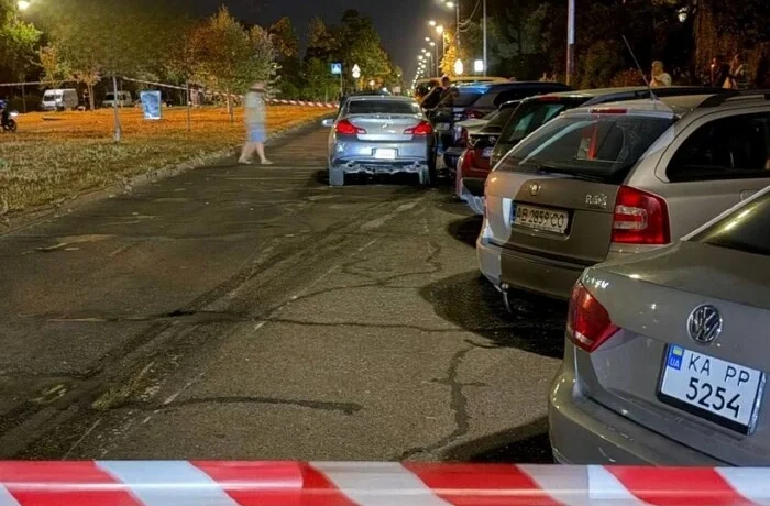 У Києві нетверезий водій на Infiniti протаранив 10 припаркованих авто (відео)