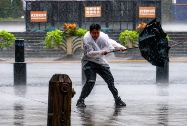 Китай накрив тайфун «Дельфін»: понад мільйон людей евакуйовано (фото, відео)