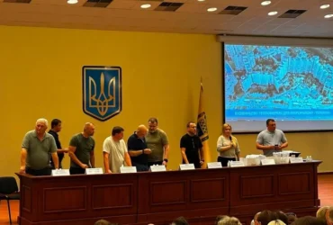 Вирубка дерев під тепломережу на Теремках: влада та мешканці взяли паузу на два тижні