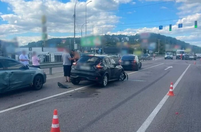 Зіткнення чотирьох авто на Обухівщині: серед травмованих є дитина